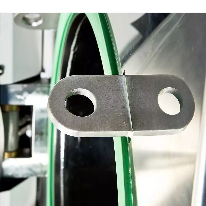 Fast action door closure mechanism