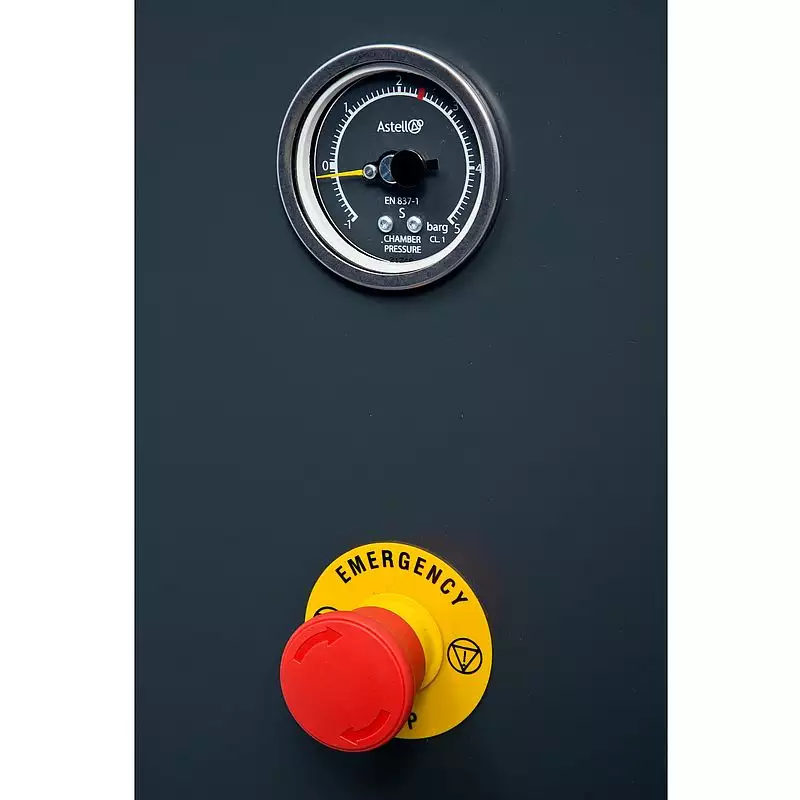 External pressure gauge and stop button