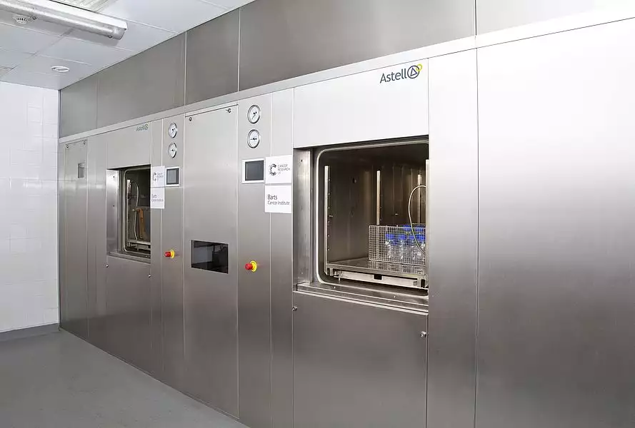 LARGE SQUARE AUTOCLAVE INSTALLATION