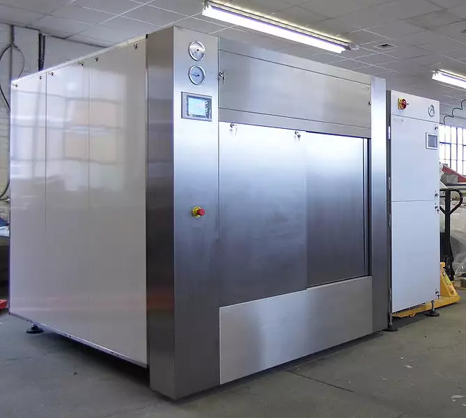 LARGE SIDEWAYS OPENING SQUARE AUTOCLAVE
